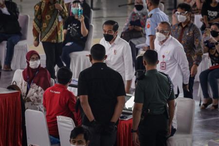 Kejar Target, Jokowi Minta Daerah Gelar Vaksinasi Covid-19 Massal