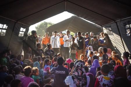 Kunjungi Pengungsi Gempa 6,4 SR di NTB, Jokowi Janjikan Bantuan Rp 50 Juta