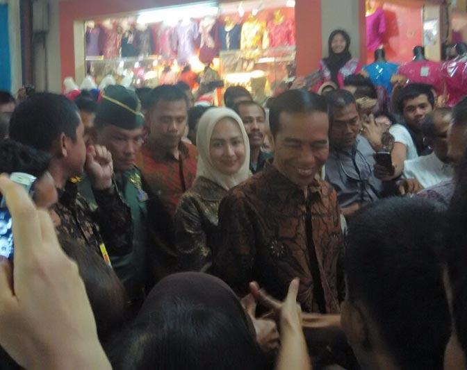 Jokowi: Kualitas Beras Bulog Jelek Karena Stok Lama