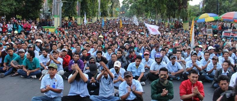 Ribuan Buruh Jombang Demo Tolak UMK
