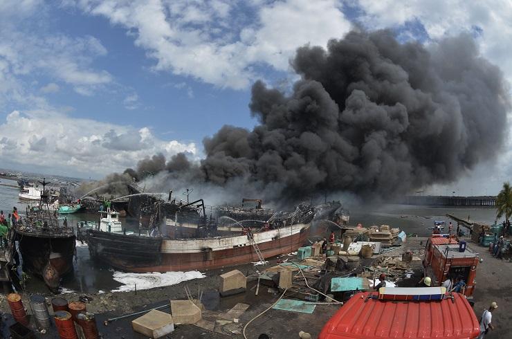 Polisi Selidiki Unsur Kesengajaan dalam Kebakaran di Pelabuhan Benoa