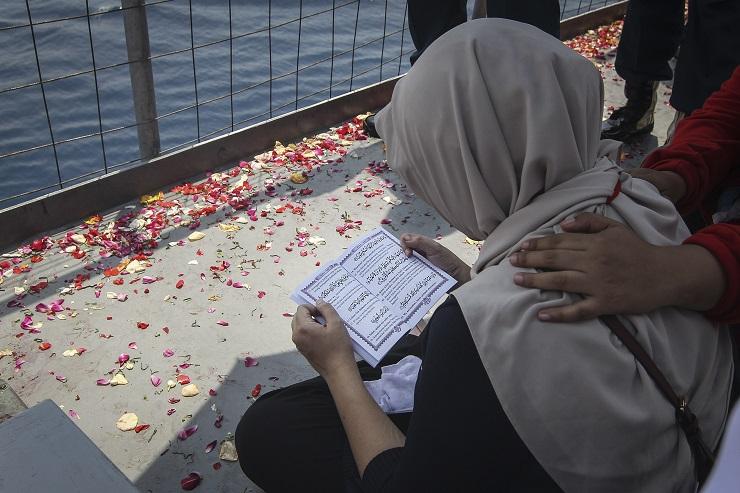 Keluarga Korban Lion JT 610 Alirkan Doa dari Laut Tanjung Karawang