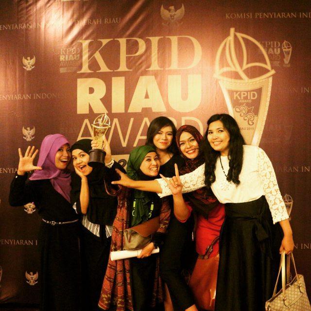 Green Radio Pekanbaru Raih KPID Riau Award Untuk Kategori Talkshow Terbaik