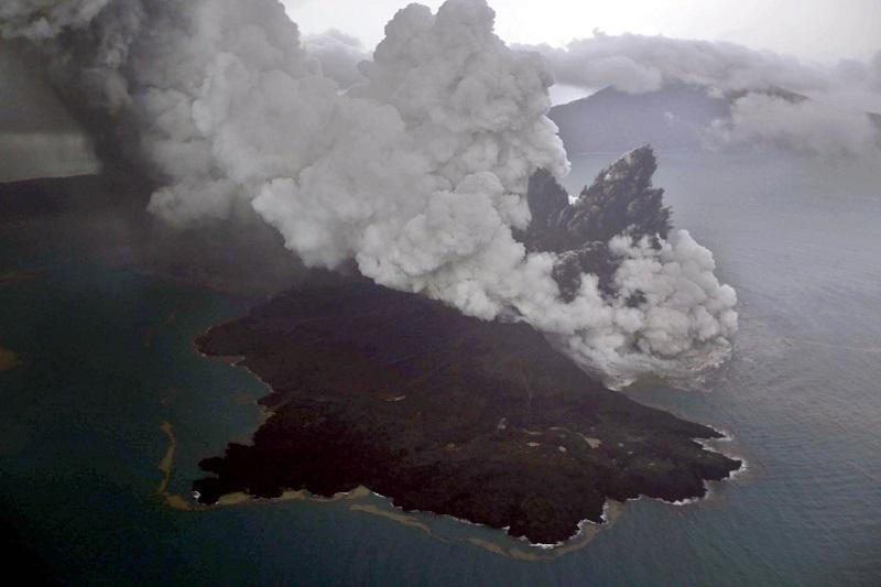 Anak Krakatau Disebut Masuk Fase Mematikan, Ini Bantahan Pemerintah