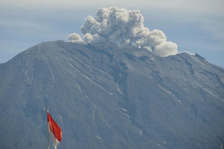 Menko Luhut Sebut Perekonomian Bali Turun Karena Kekeliruan Penetapan Status Gunung Agung