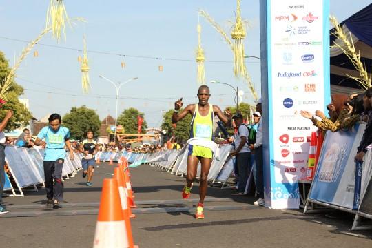 Pelari asal Kenya David Mutai menjadi yang terdepan dalam ajang lomba lari Banyuwangi Internasional 