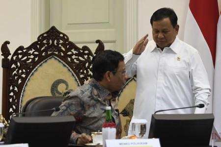 Jokowi Perintahkan Prabowo Kurangi Impor Alutsista