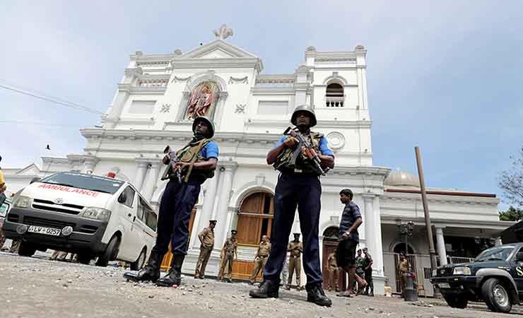 Militer berjaga di depan gereja Kolombo Srilanka pascabom