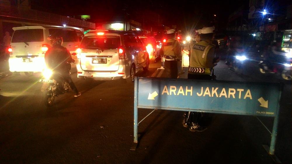 Arus Balik Membludak,  Polisi Perpanjang Satu Arah dari Puncak Bogor 