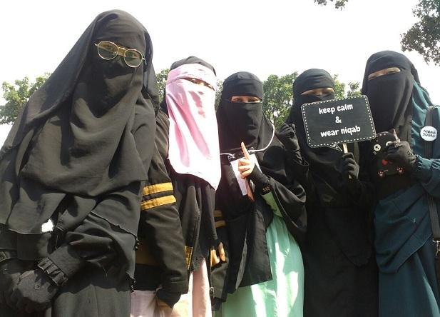 [SAGA] Niqab Squad: Ada yang Meneriaki Ninja, Setan, Mumi