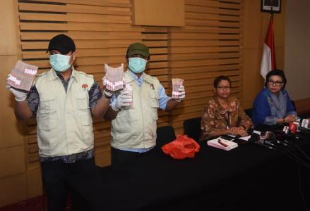KPK Tangkap Tangan Panitera PN Jakarta Pusat