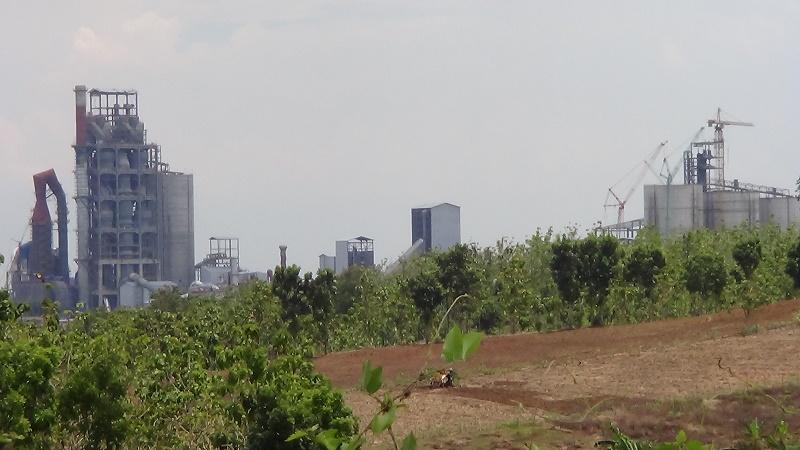 Pabrik semen PT Semen Indonesia di Rembang Jawa Tengah. (KBR/Musyafa)