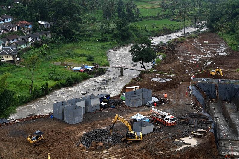 Atasi Banjir di Jakarta, Jokowi Minta Normalisasi Kali Ciliwung Dikebut