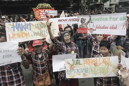 Sidang Perdana PK Kasus Ahok Diwarnai Demo Sejumlah Ormas
