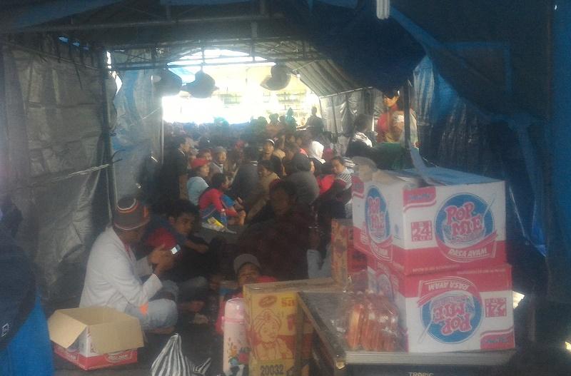 22 Keluarga Korban Longsor di Bangli Tinggal di Tenda Pengungsian bersama Jenazah