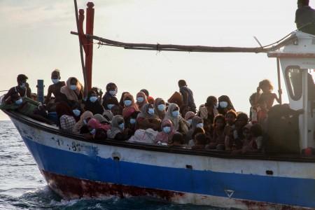 Kehabisan Bahan Bakar, Kapal Berisi Sekitar 100 Pengungsi Rohingya Terdampar di Aceh Utara