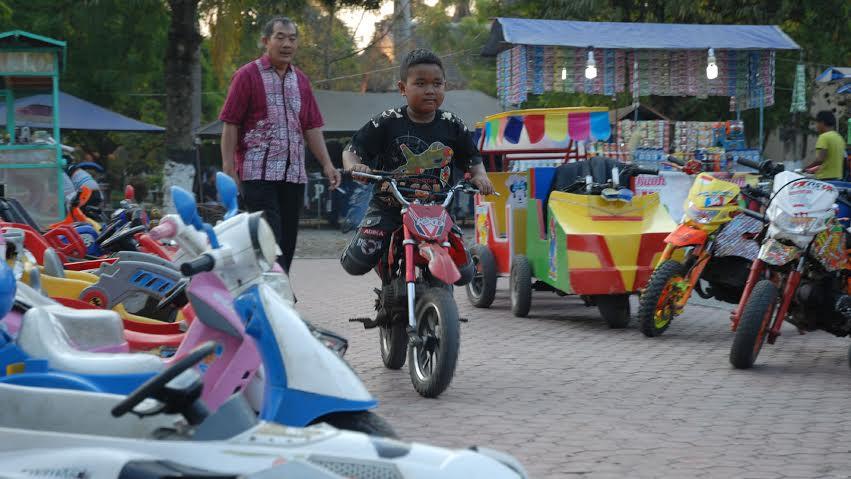 Permainan Motor Balap Mini Masih Beroperasi di Alun-alun Bondowoso
