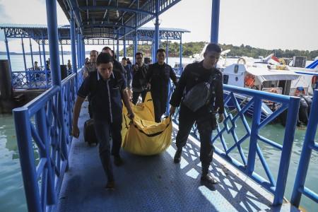 TIM SAR, Kumpulkan 5 Kantong Mayat Korban Jatuhnya Pesawat Skytruck Polri