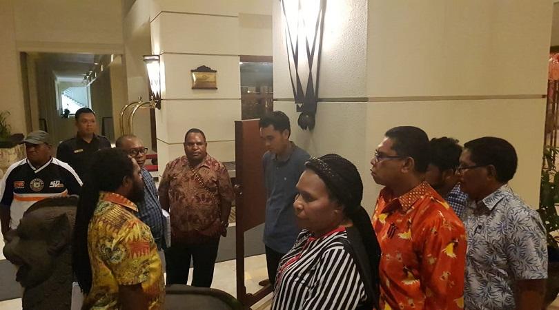 Pemukulan Petugas KPK Terkait Uang "Ketok Palu" RAPBD Papua?