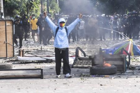 Bentrok di Petamburan, Polisi Sita Ambulans Partai Berisi Batu