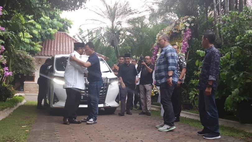 Prabowo Melayat ke Puri Cikeas
