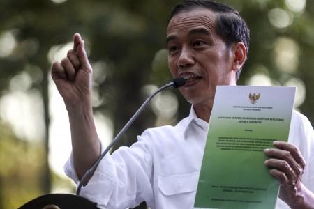 Terima Petani, Jokowi Kritik  Perhutani  Bekerja seperti Penjajah 