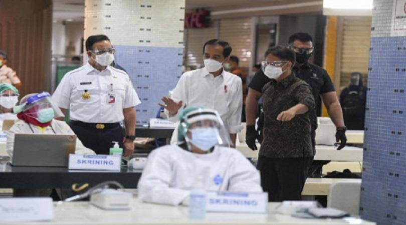 Pandemi, Presiden Pantau Langsung Vaksinasi Covid-19 Pedagang Pasar Tanah Abang 