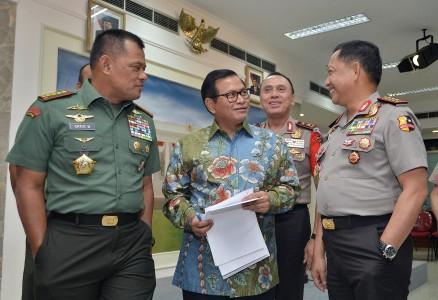 Jaga Natal dan Tahun Baru, TNI Keluarkan Sepertiga Kekuatan