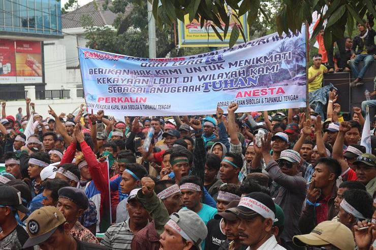 Tolak Larangan Cantrang, Ratusan Nelayan di Sumut Protes