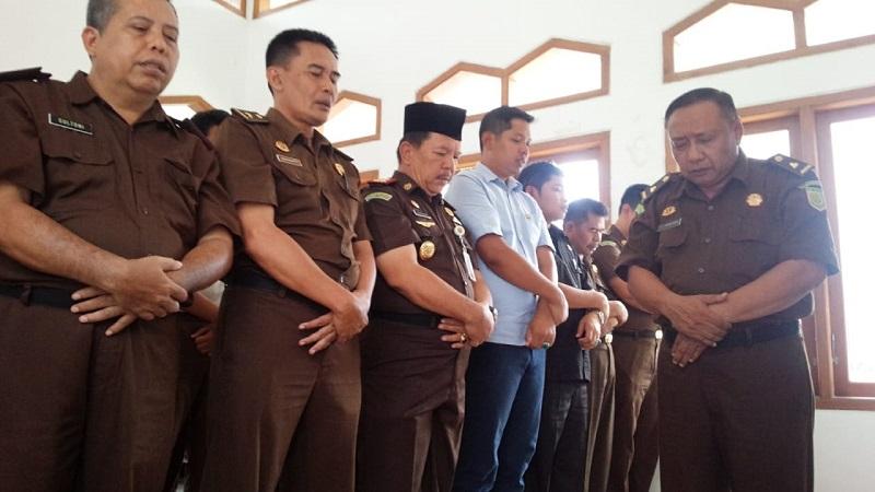 Kejari Jombang Gelar Salat Gaib untuk Jaksa Korban Lion Air PK-LQP