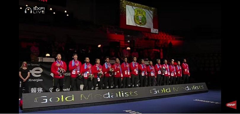 Seremoni kemenangan Tim Indonesia Tanpa Merah Putih