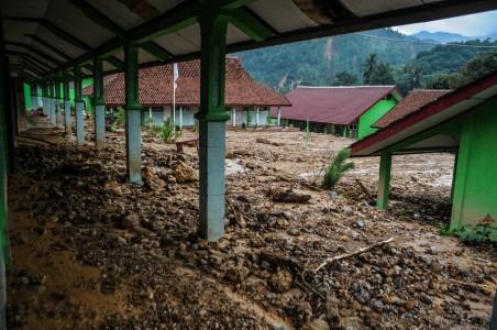 Banjir, Jokowi Ingin Semua BUMN Beri Bantuan untuk Korban 