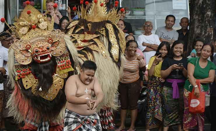 Tarian memperingati Galungan dan Kuningan di Bali