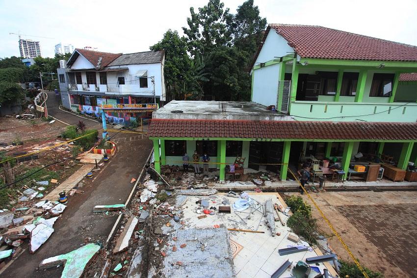 Lokasi MTsN 19 Pondok Labu yang tembok bangunannya roboh setelah diterjang banjir dan menewaskan 3 s