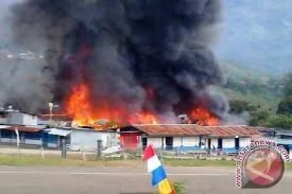 Kebakaran Kios di Tolikara. Foto: Antara