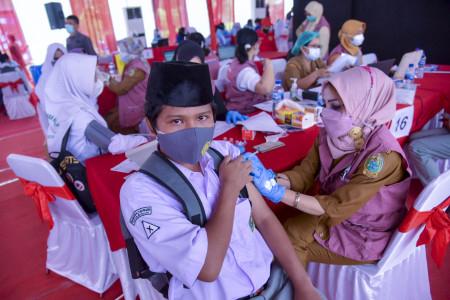 Jokowi Perintahkan Vaksinasi Pelajar di Daerah yang Tinggi Infeksi Covid-19